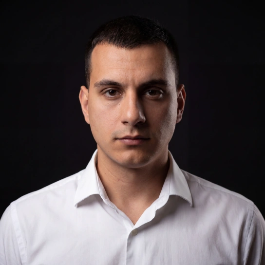 Ovidiu, fondator Start-Sell — operator eCommerce activ pe eMAG, Allegro și Shopify.
